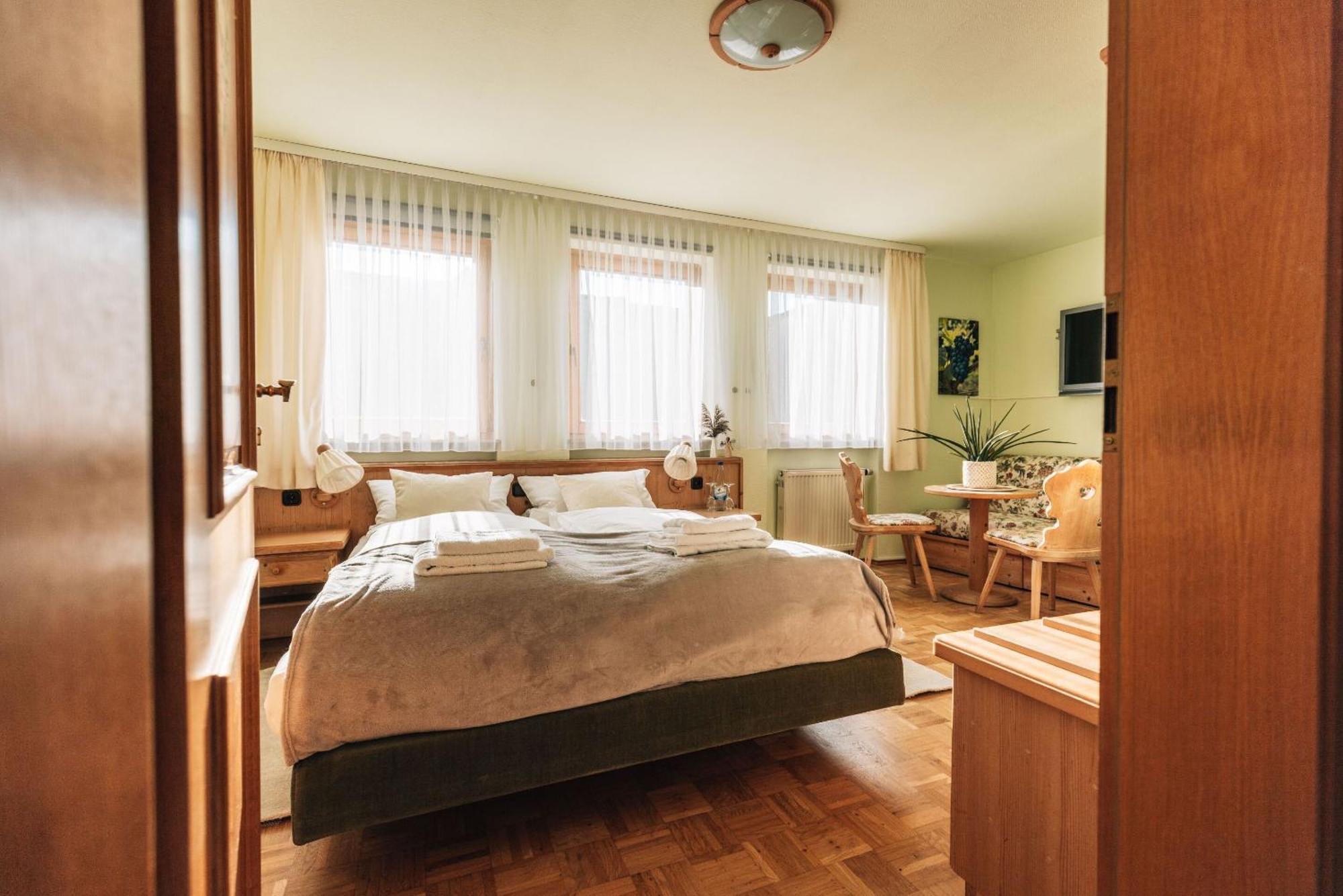 Krone Das Hotel Tauberrettersheim Extérieur photo